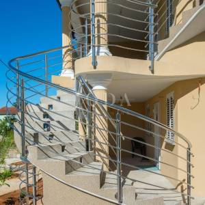 Dvojna apartmanska kuća za odmor, Malinska - otok Krk