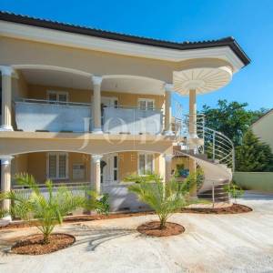 Dvojna apartmanska kuća za odmor, Malinska - otok Krk