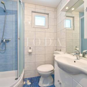 Dvojna apartmanska kuća za odmor, Malinska - otok Krk