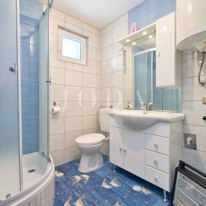 Dvojna apartmanska kuća za odmor, Malinska - otok Krk