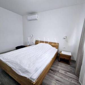 Dvojna kuća na odličnoj lokaciji, Malinska centar