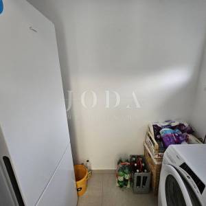 Dvojna kuća na odličnoj lokaciji, Malinska centar