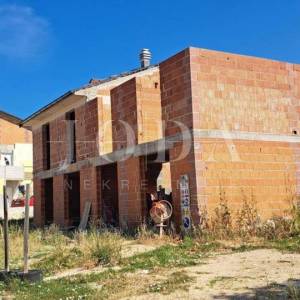 Dvojna kuća s bazenom, novogradnja Vrbnik-okolica