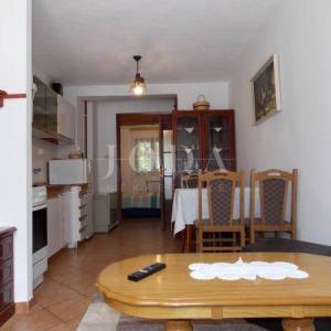 Dvojna kuća sa 7 apartmana - Malinska