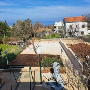 Dvojna kuća sa 7 apartmana - Malinska
