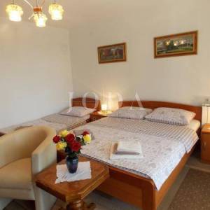 Dvojna kuća sa 7 apartmana - Malinska