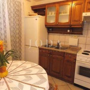 Dvojna kuća sa 7 apartmana - Malinska