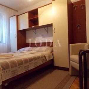 Dvojna kuća sa 7 apartmana - Malinska