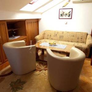 Dvojna kuća sa 7 apartmana - Malinska