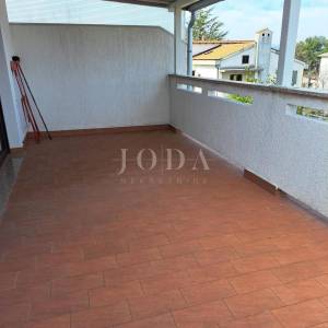 Dvojna kuća sa 7 apartmana - Malinska