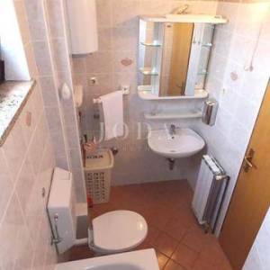 Dvojna kuća sa 7 apartmana - Malinska