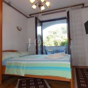 Dvojna kuća sa 7 apartmana - Malinska