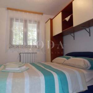 Dvojna kuća sa 7 apartmana - Malinska