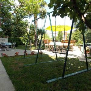 Dvojna kuća sa 7 apartmana - Malinska