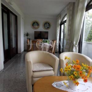 Dvojna kuća sa 7 apartmana - Malinska