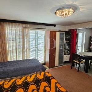 Dvojna kuća sa dva odvojena apartmana