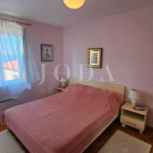 Dvojna kuća sa dva odvojena apartmana