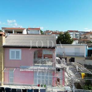 Dvojna kuća sa dva odvojena apartmana