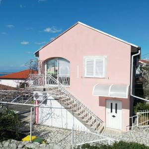 Dvojna kuća sa dva odvojena apartmana