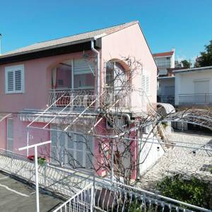 Dvojna kuća sa dva odvojena apartmana