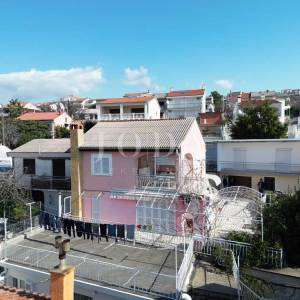 Dvojna kuća sa dva odvojena apartmana