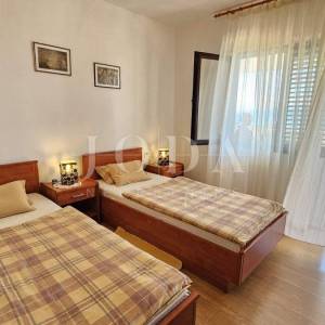 Ekskluzivna prodaja dvojne kuće u Novom Vinodolskom, atraktivna lokacija