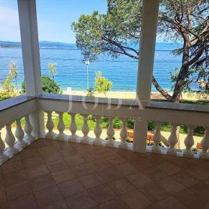 Ekskluzivni apartman prvi red do mora, Malinska - otok Krk