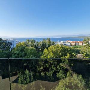 Ekskluzivni penthouse s bazenom i fantastičnim pogledom na more