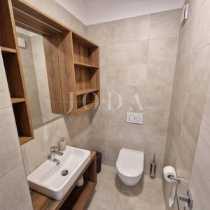 Ekskluzivni penthouse s bazenom i fantastičnim pogledom na more