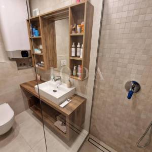 Ekskluzivni penthouse s bazenom i fantastičnim pogledom na more