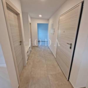 Ekskluzivni penthouse s bazenom i fantastičnim pogledom na more