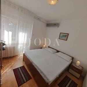 Etaža kuće s okućnicom 150m od mora