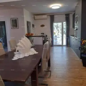 Fažana! Kuća s bazenom! Fantastićna lokacija.
