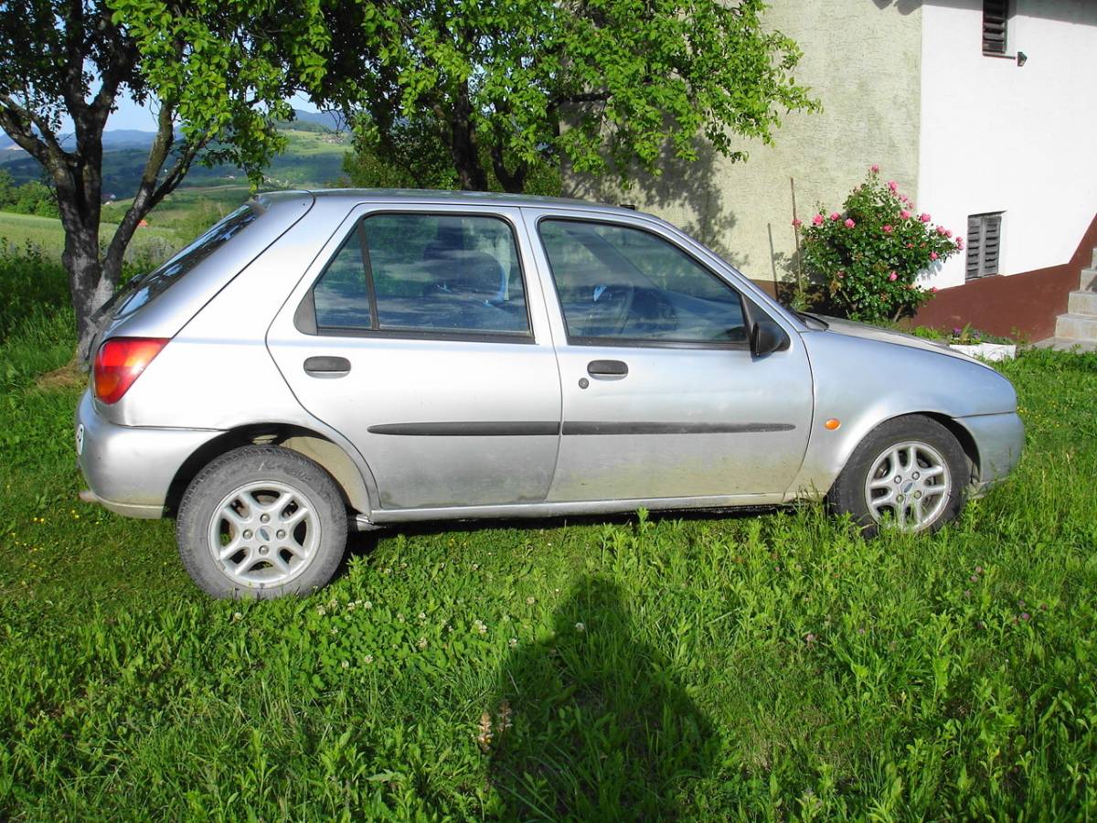 ford fiesta 1,8 dizel reg.istekla u 6 mj. odjavljen