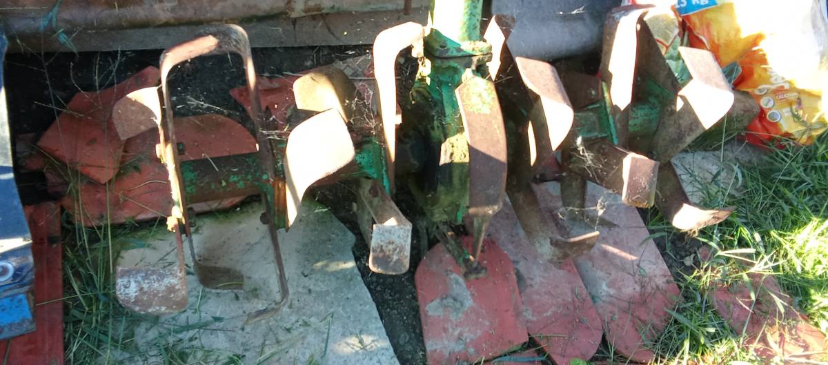 Freza za zemlju, masivna malo korištena, 100 cm,  veliki noževi .