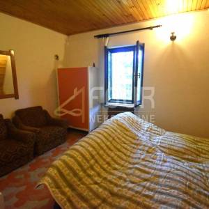 Gorki kotar, Tršće - okolica, veliko imanje s kućom