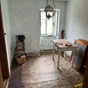 Gorski kotar, Stari Laz, građevinsko zemljište s kamenom starinom