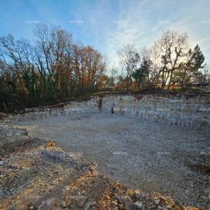 Građevinsko zemljište s dozvolom i započetom gradnjom u Svetvinčentu, 586 m²