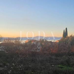 Građevinsko zemljište s pogledom na more, okolica Malinske