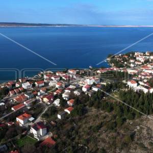  Građevinsko zemljište sa borovom šumom u centru Starigrada, 425m2 
