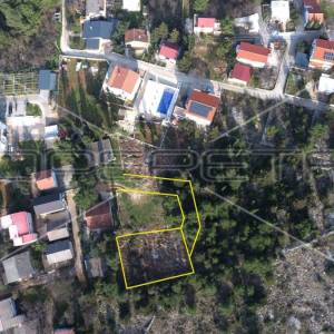  Građevinsko zemljište sa borovom šumom u centru Starigrada, 425m2 
