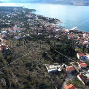  Građevinsko zemljište sa borovom šumom u centru Starigrada, 425m2 
