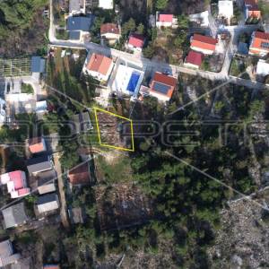 Građevinsko zemljište sa borovom šumom u centru Starigrada, 402m2