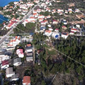 Građevinsko zemljište sa borovom šumom u centru Starigrada, 402m2 
