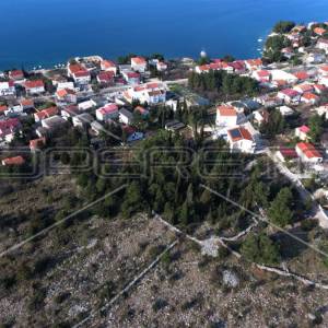 Građevinsko zemljište sa borovom šumom u centru Starigrada, 4081m2 
