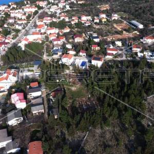 Građevinsko zemljište sa borovom šumom u centru Starigrada, 4081m2 
