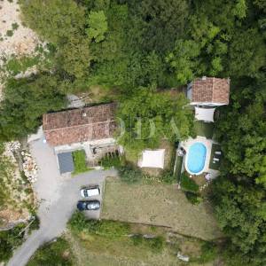 Grižane imanje sa dvije kamene kuće i zemljištem