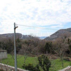 Grižane, kamena kuća sa okućnicom 1200m2