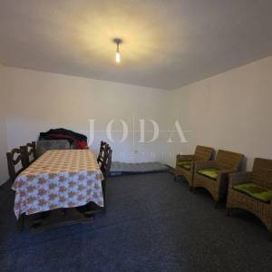 Grižane, kamena kuća sa okućnicom 1200m2