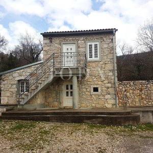 Grižane, kamena kuća sa okućnicom 1200m2